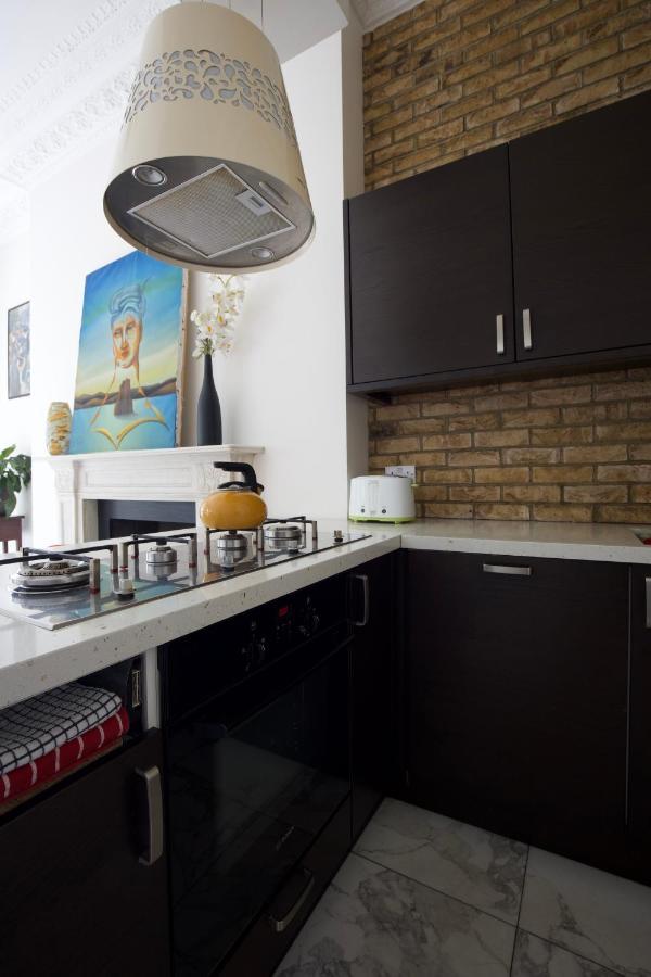 Large 2 Beds Flat Overlooking Clapham Common Park ลอนดอน ภายนอก รูปภาพ